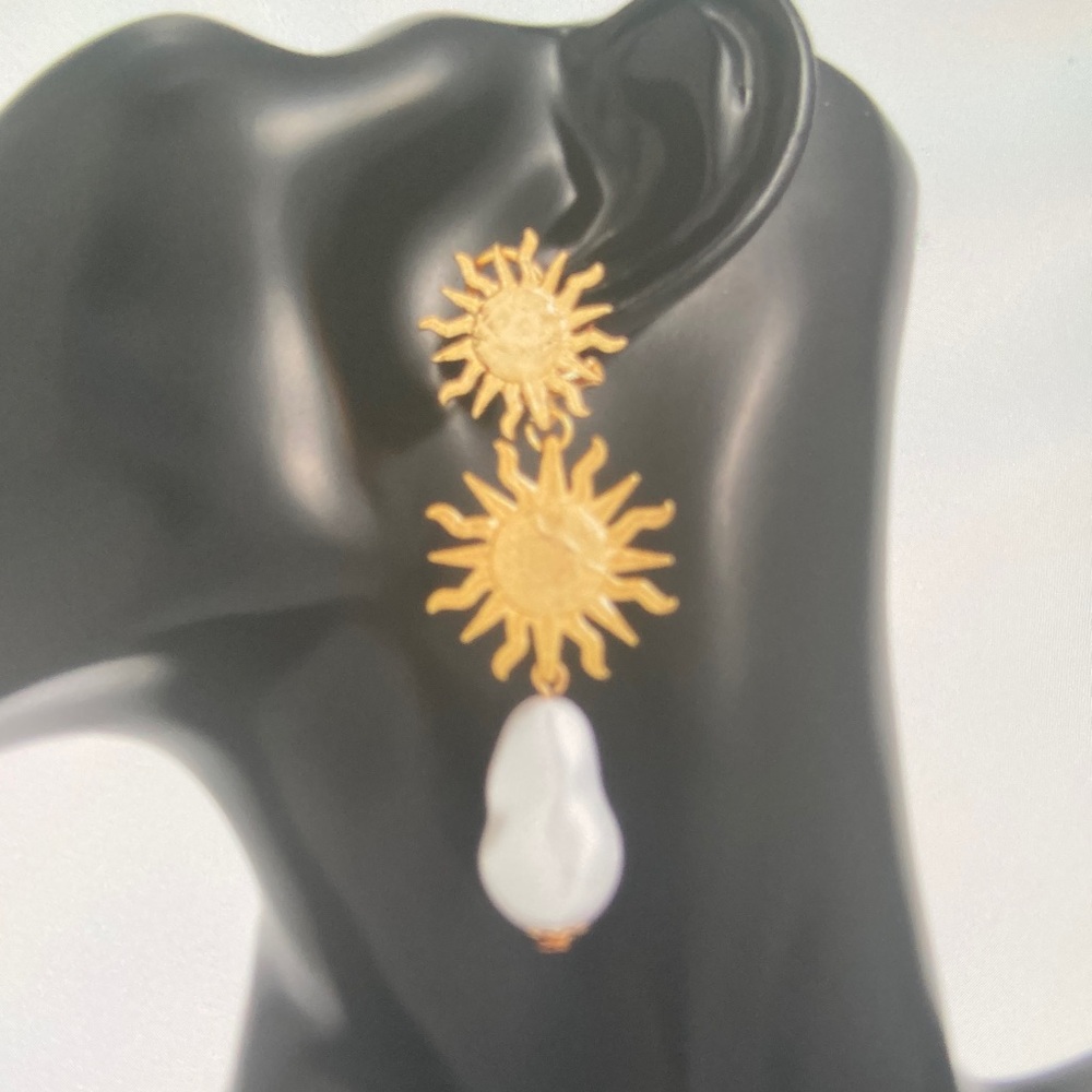 Radiant Gold Sunburst Earrings with Pearl Accent - Picture 4 of 4